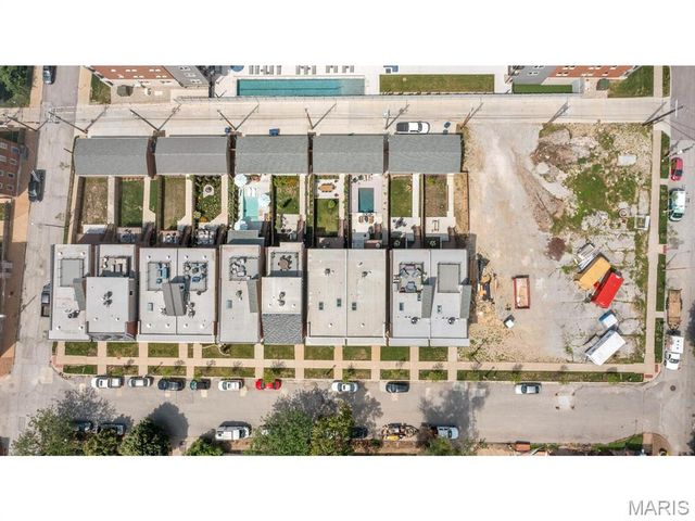 2211 Hickory, St Louis, MO 63104