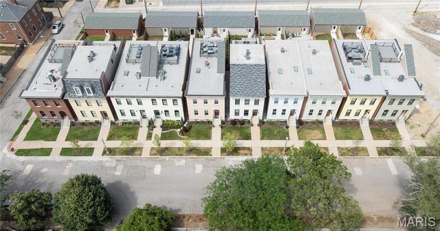 2211 Hickory, St Louis, MO 63104