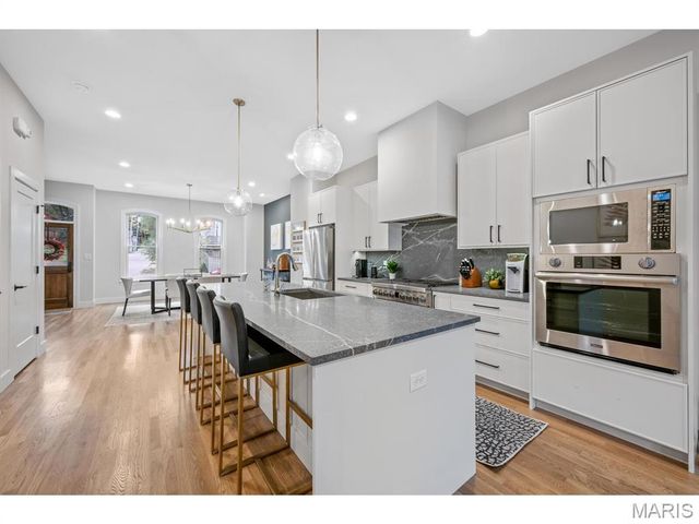 2211 Hickory, St Louis, MO 63104