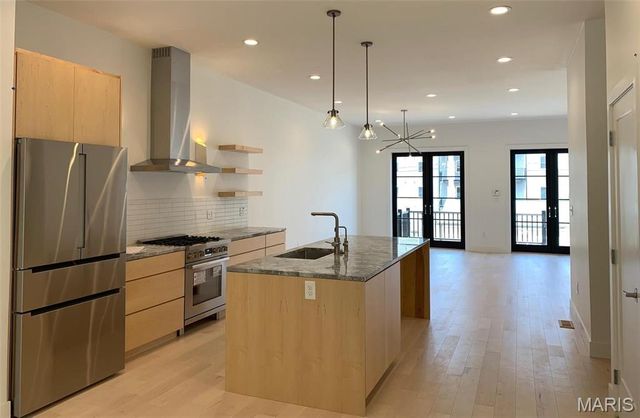 2211 Hickory, St Louis, MO 63104