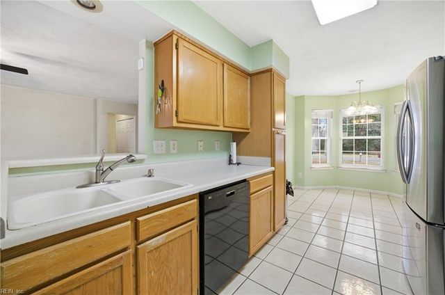 612 Oak Grove RD, Chesapeake, VA 23320