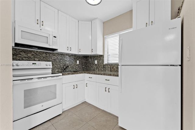 157 Curtiss Pkwy, Miami Springs, FL 33166