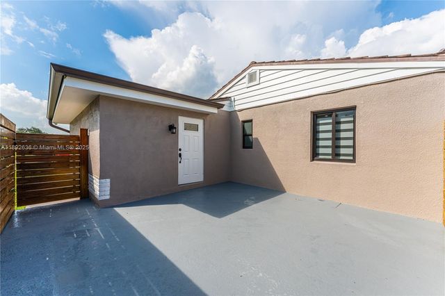 157 Curtiss Pkwy, Miami Springs, FL 33166