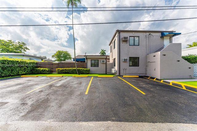 157 Curtiss Pkwy, Miami Springs, FL 33166