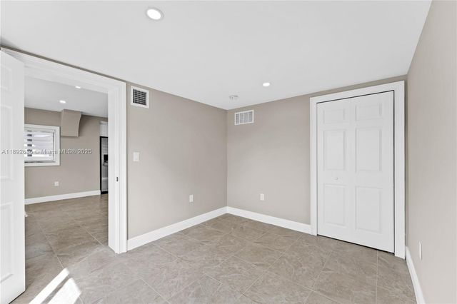 157 Curtiss Pkwy, Miami Springs, FL 33166