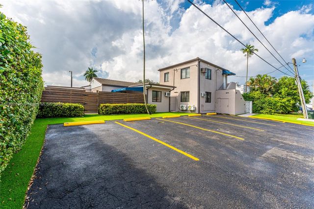 157 Curtiss Pkwy, Miami Springs, FL 33166