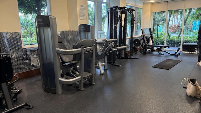 19501 W Country Club Dr 1910, Aventura, FL 33180