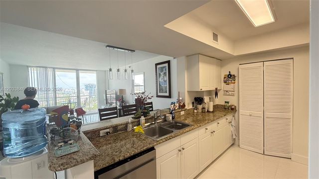 19501 W Country Club Dr 1910, Aventura, FL 33180