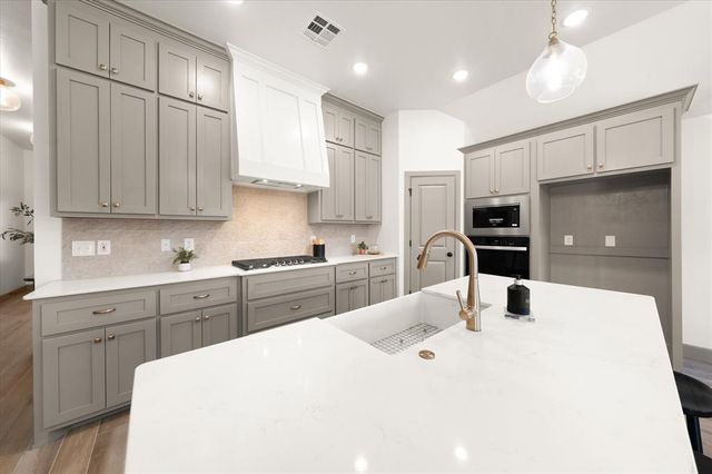 12100 Rockbed Drive, Yukon, OK 73099