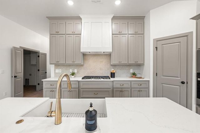 12100 Rockbed Drive, Yukon, OK 73099