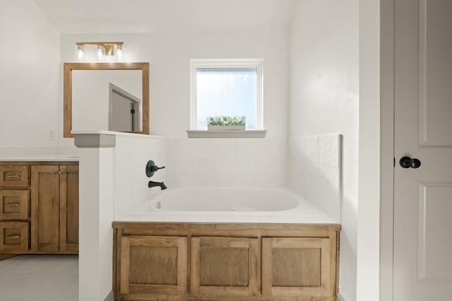 12100 Rockbed Drive, Yukon, OK 73099