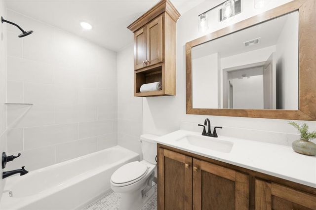 12100 Rockbed Drive, Yukon, OK 73099