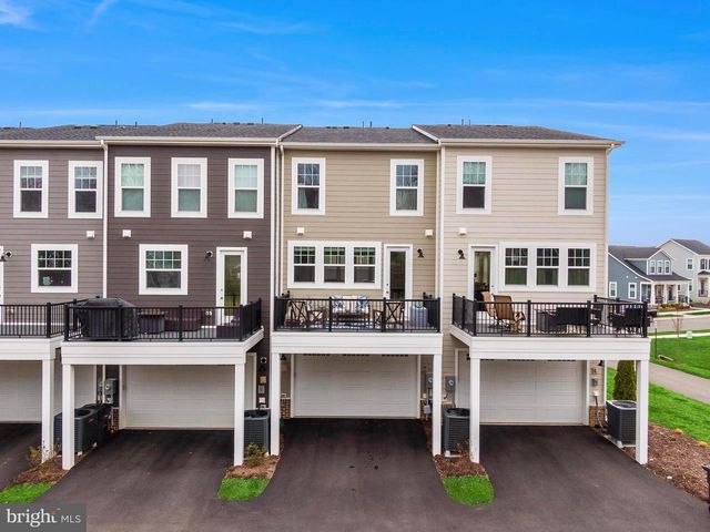 3588 STEPHENSONS HILL LN, Marshall, VA 20115