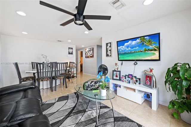 700 NW 219th Ave, Pembroke Pines, FL 33029