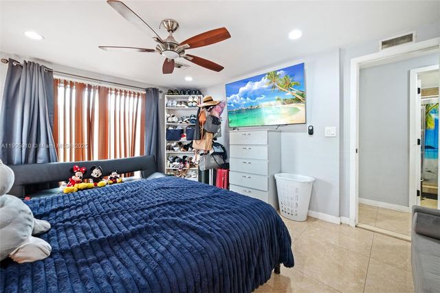 700 NW 219th Ave, Pembroke Pines, FL 33029