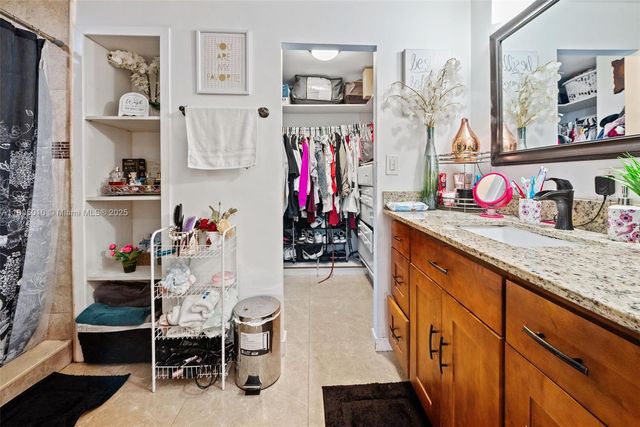 700 NW 219th Ave, Pembroke Pines, FL 33029