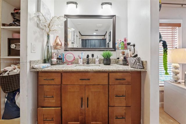 700 NW 219th Ave, Pembroke Pines, FL 33029