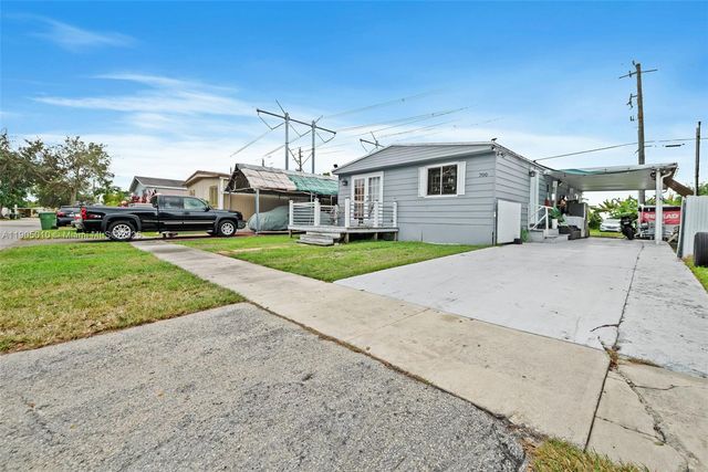 700 NW 219th Ave, Pembroke Pines, FL 33029