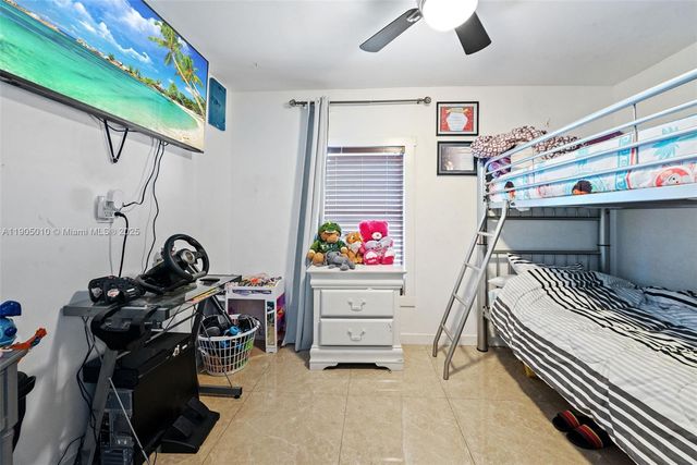 700 NW 219th Ave, Pembroke Pines, FL 33029