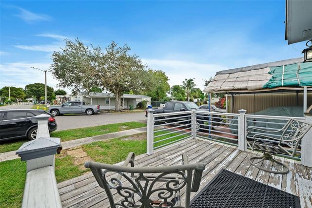 700 NW 219th Ave, Pembroke Pines, FL 33029