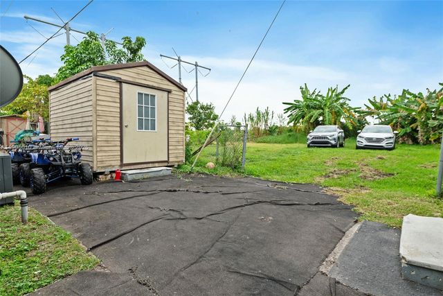 700 NW 219th Ave, Pembroke Pines, FL 33029