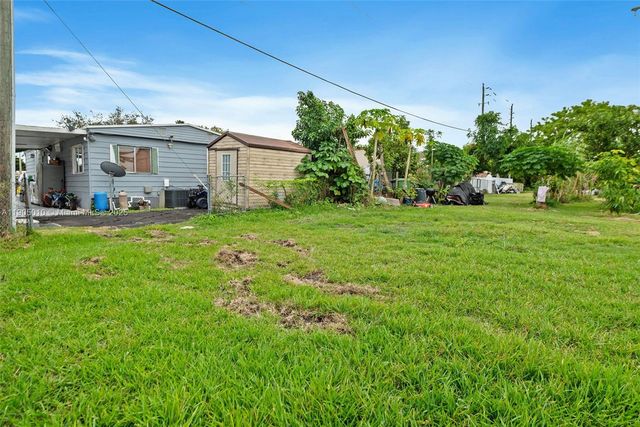 700 NW 219th Ave, Pembroke Pines, FL 33029