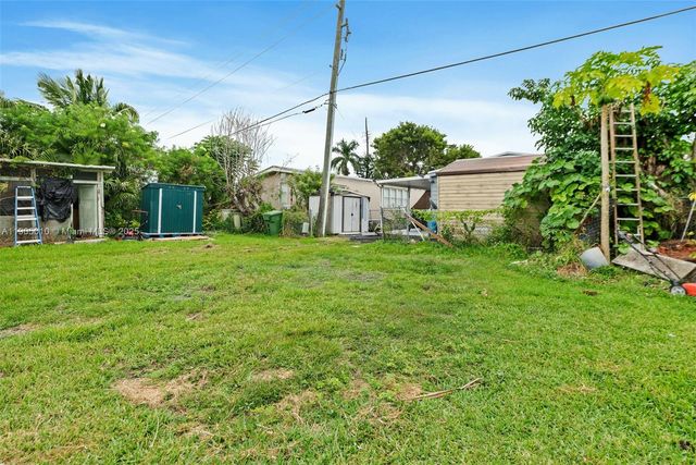 700 NW 219th Ave, Pembroke Pines, FL 33029