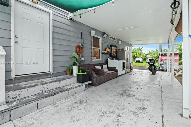 700 NW 219th Ave, Pembroke Pines, FL 33029