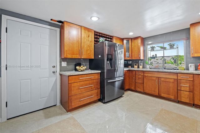 700 NW 219th Ave, Pembroke Pines, FL 33029