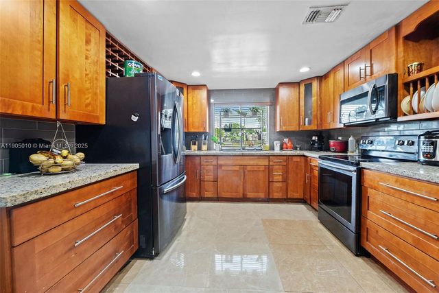 700 NW 219th Ave, Pembroke Pines, FL 33029