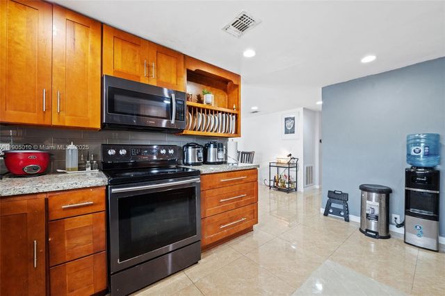 700 NW 219th Ave, Pembroke Pines, FL 33029