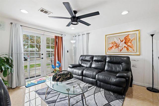 700 NW 219th Ave, Pembroke Pines, FL 33029