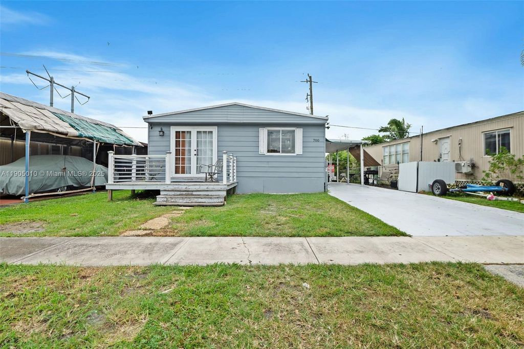 700 NW 219th Ave, Pembroke Pines, FL 33029