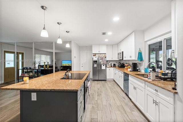 7111 NW 58th Street, Tamarac, FL 33321