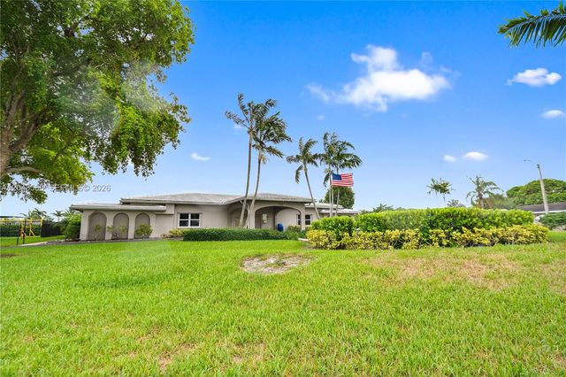 7111 NW 58th Street, Tamarac, FL 33321
