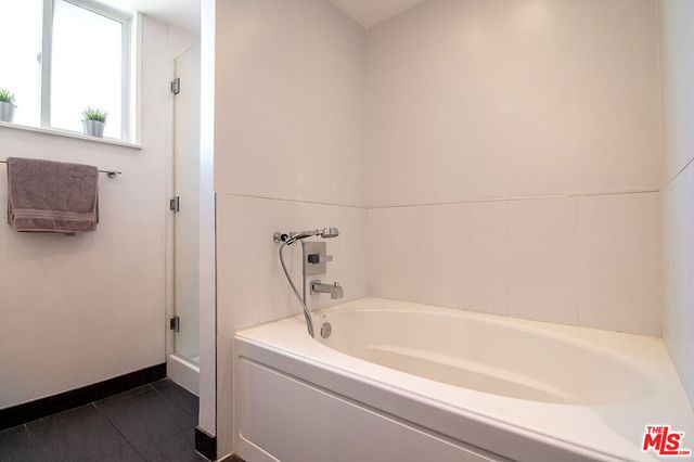 306 Bora Bora Way 202, Marina Del Rey, CA 90292