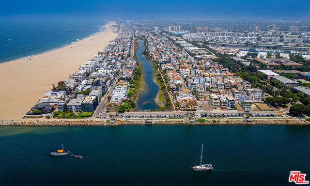 306 Bora Bora Way 202, Marina Del Rey, CA 90292