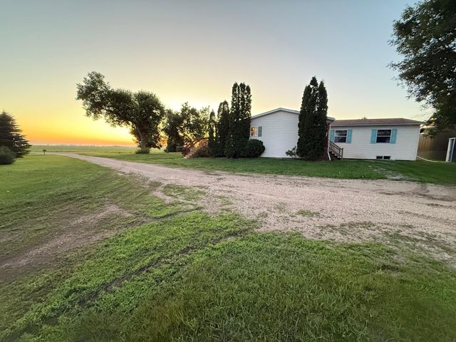 755 240th Avenue SW, Appleton, MN 56208