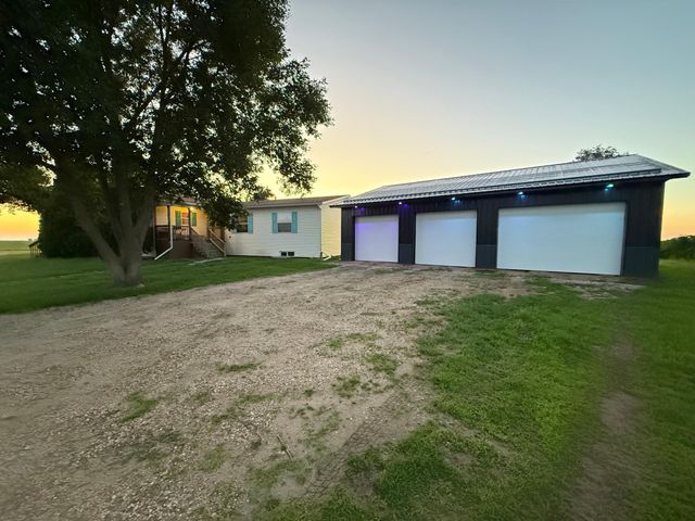 755 240th Avenue SW, Appleton, MN 56208