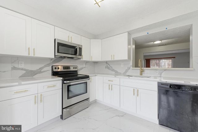 115 VILLA KNOLL CT, Sicklerville, NJ 08081