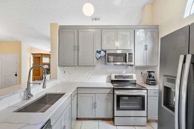 904 Magnolia Avenue, North Lauderdale, FL 33068