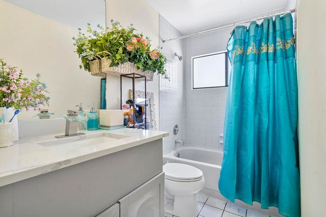 904 Magnolia Avenue, North Lauderdale, FL 33068