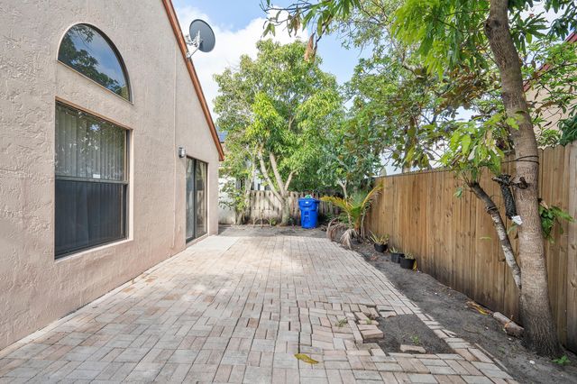 904 Magnolia Avenue, North Lauderdale, FL 33068