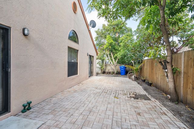 904 Magnolia Avenue, North Lauderdale, FL 33068