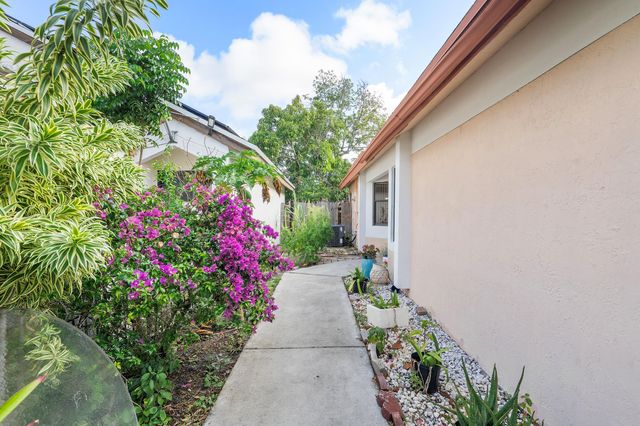 904 Magnolia Avenue, North Lauderdale, FL 33068