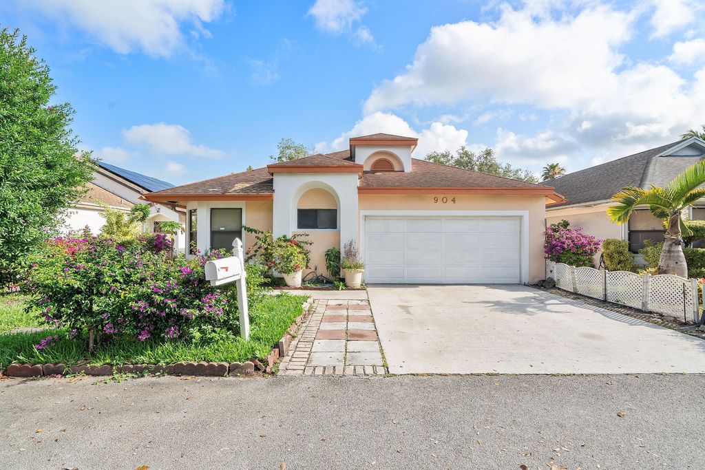 904 Magnolia Avenue, North Lauderdale, FL 33068
