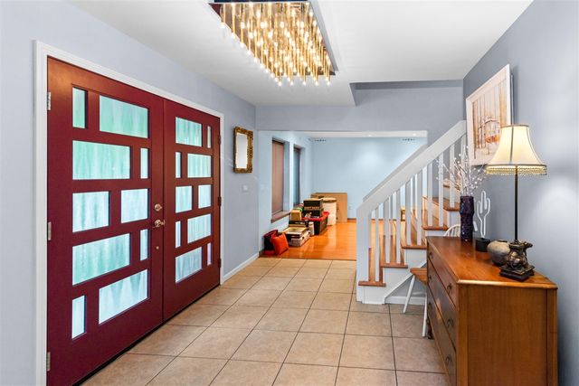 29822 Deer Run, Farmington Hills, MI 48331
