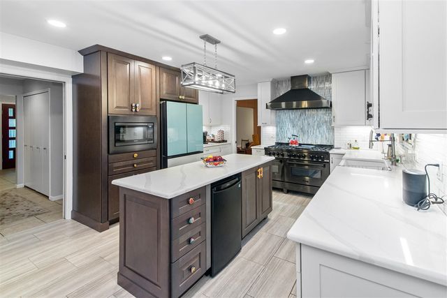 29822 Deer Run, Farmington Hills, MI 48331