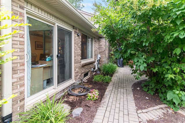 29822 Deer Run, Farmington Hills, MI 48331