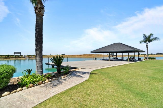 505 N Indianola Avenue, Sanger, CA 93657